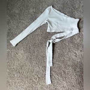 Zaful White One Sleeve Off the Shoulder Crop Top